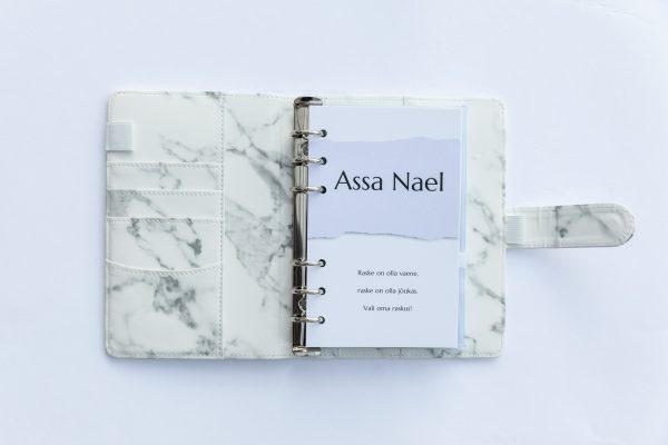 Assa Naela kogumismärkmik